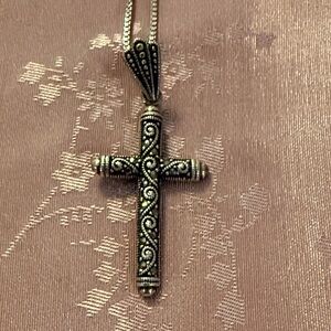 Elegant sterling Silver Cross Pendant Necklace